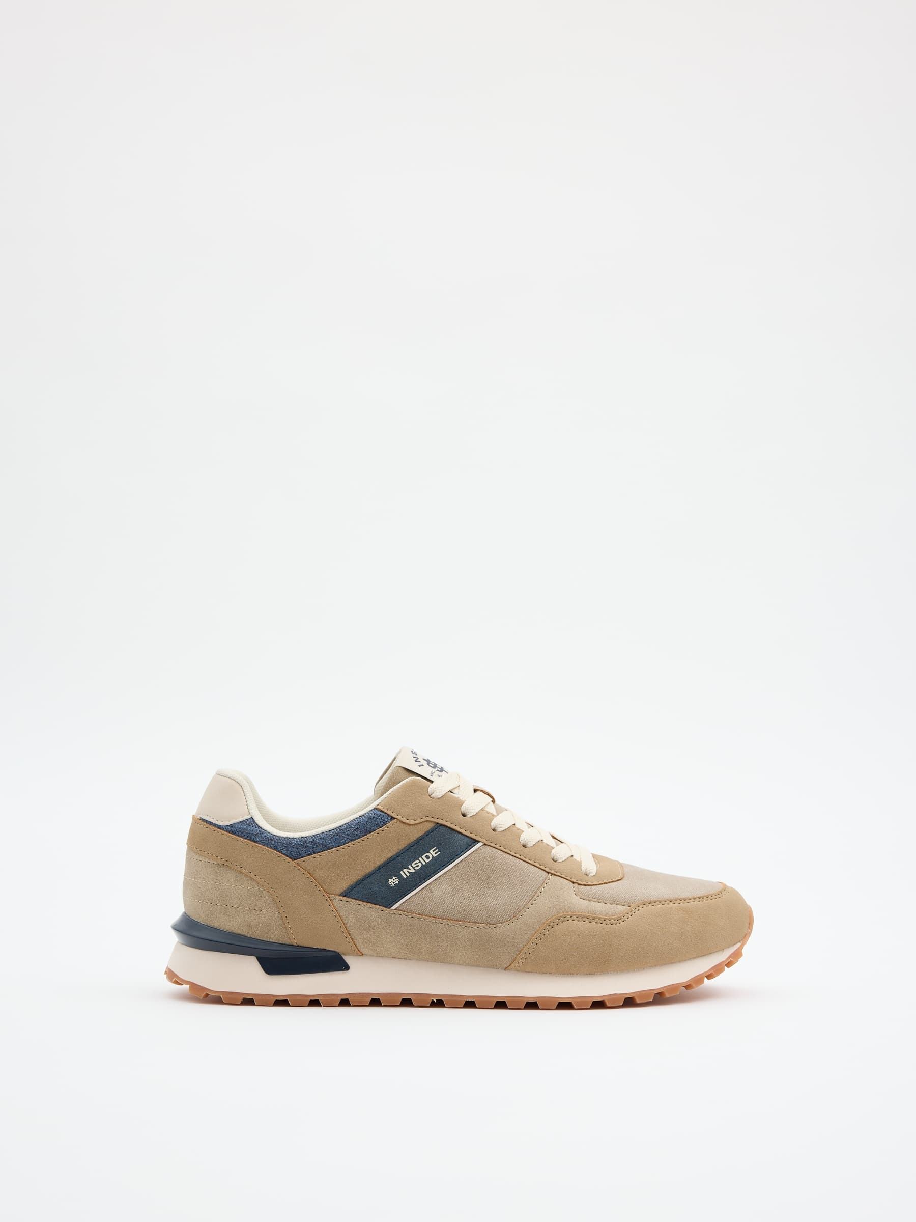 Deportivas beige con suela EVA, ligeras y flexibles, combinan estilo y comodidad para estar activo INSIDE