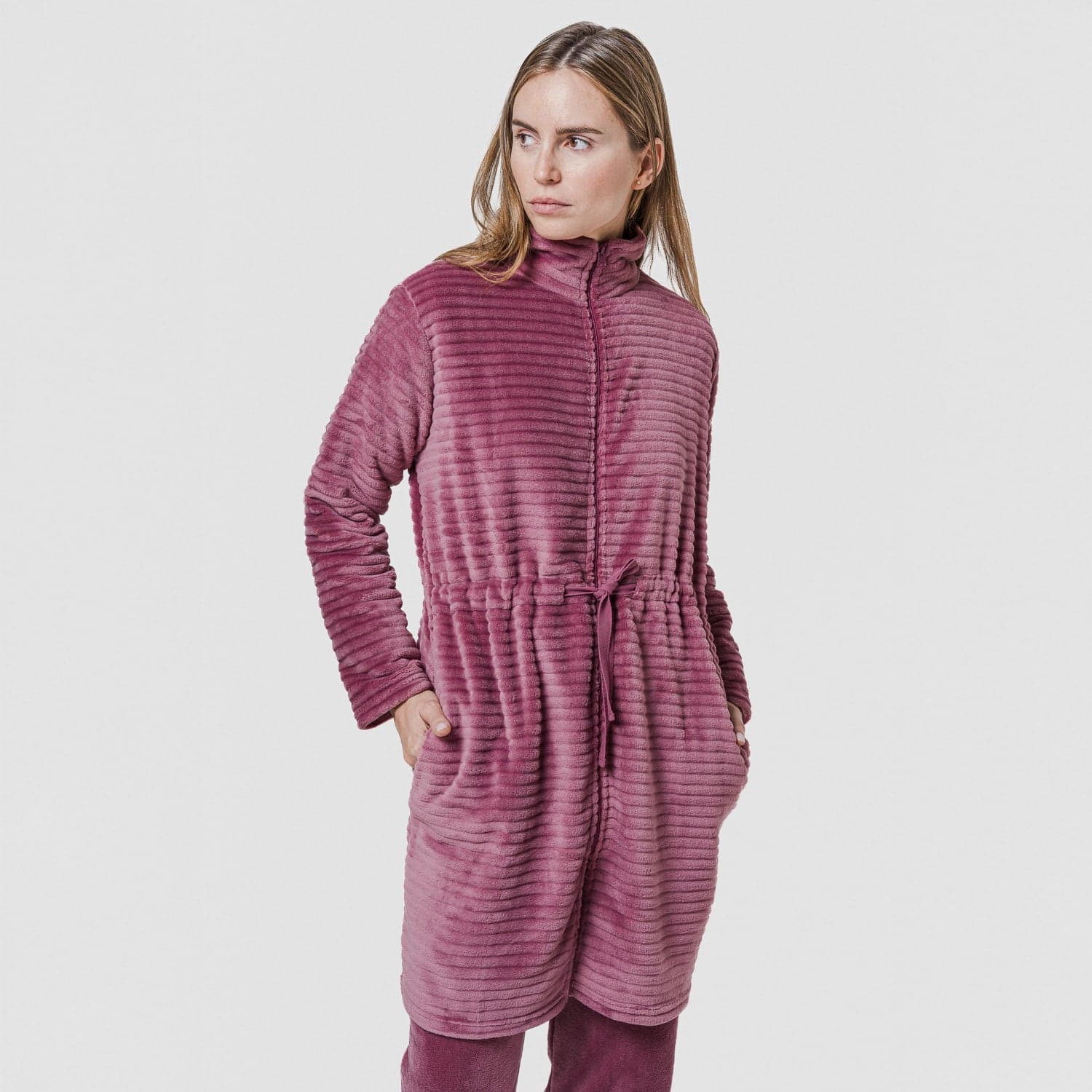 Bata de Terciopelo Rosa Palo con Raya y Cremallera Frontal para Mujer - Disponible en Tallas S, M, L, XL - Estilo Elegante y Comodidad Suave, Perfecta para Relajarse en Casa - Diseño Multicolor Versát