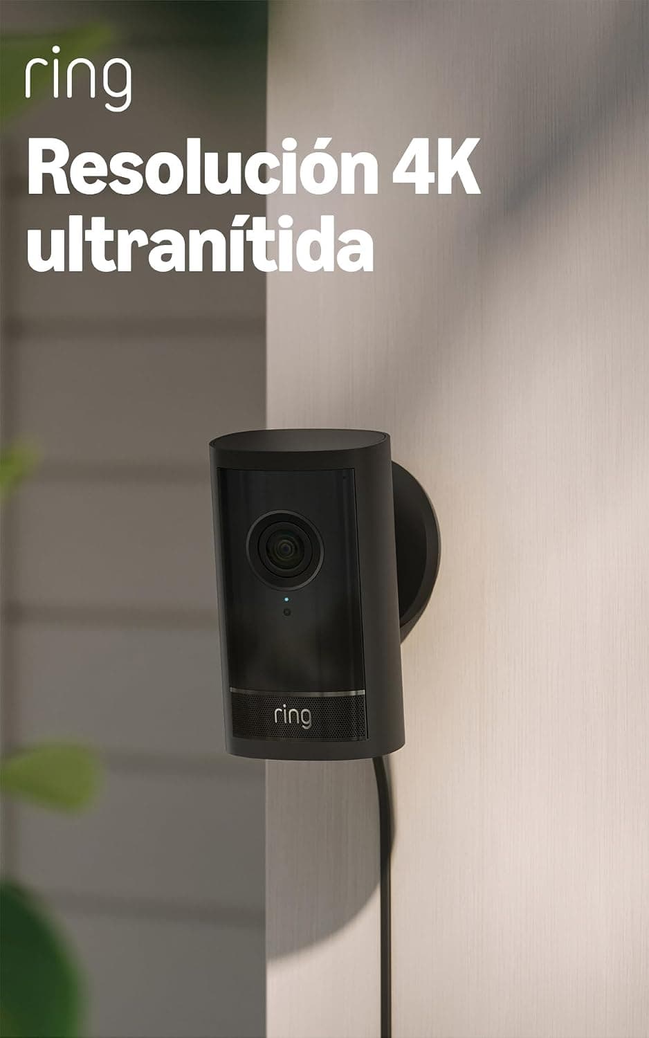 Ring Cámara exterior Pro con enchufe (Outdoor Camera Pro, última generación), Cámara de seguridad, Retinal Vision 4K, zoom de hasta 10x, Prueba gratuita de 30 días del plan de suscripción Ring