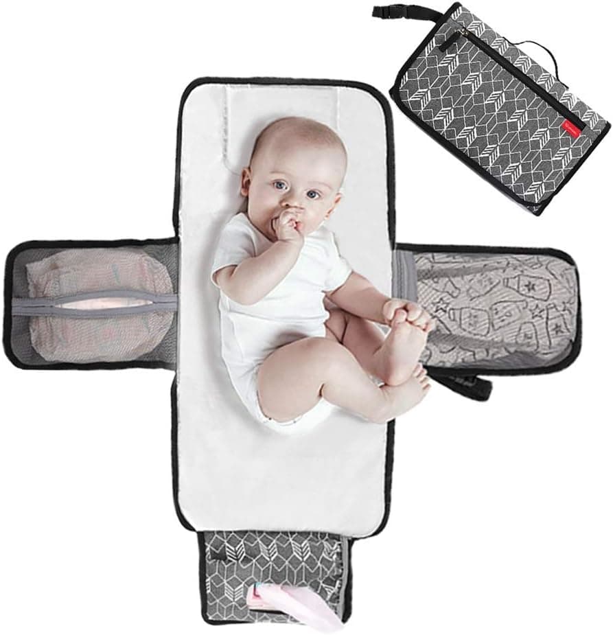 Lekebaby Cambiador de pañales portátil con bolsillo y cojín para la cabeza, acolchado de diamantes (Flecha gris)