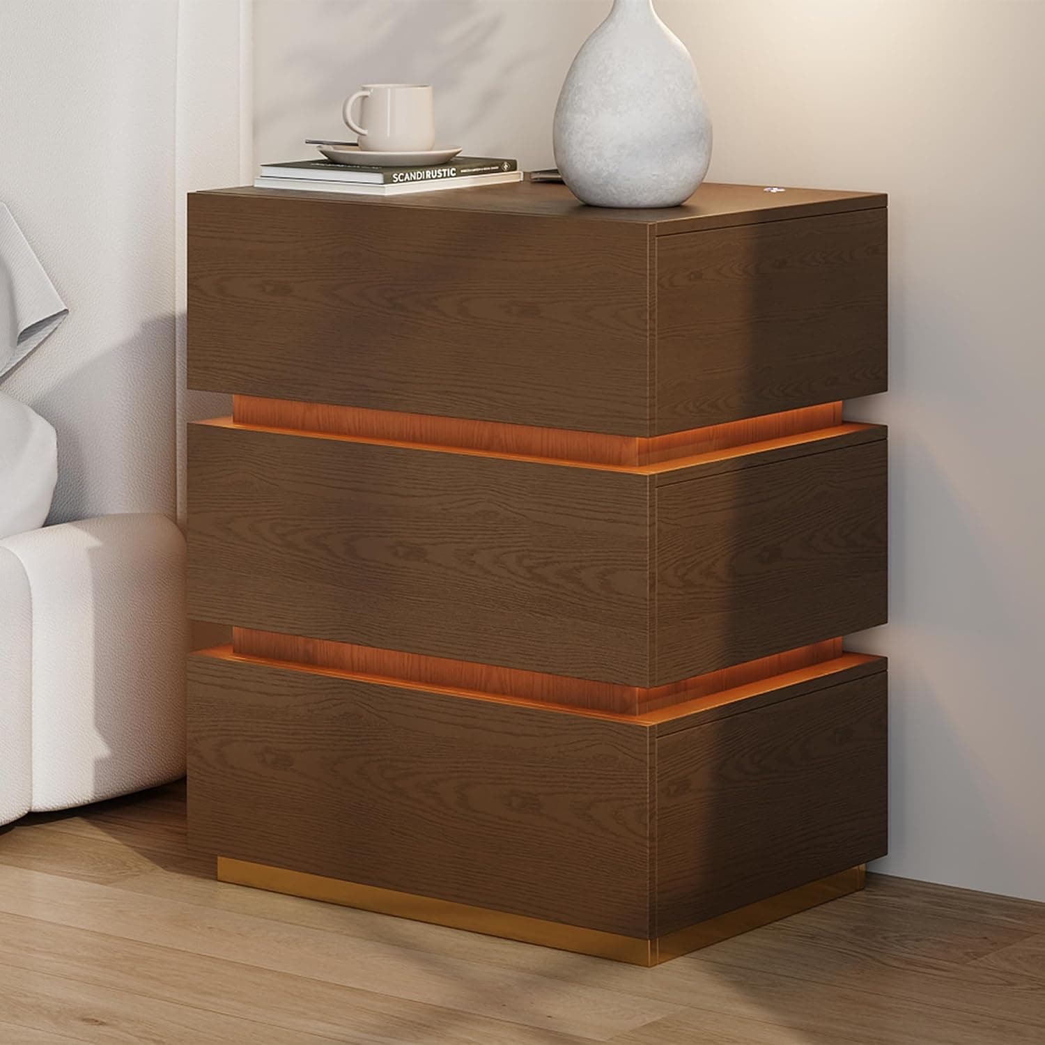 Homary Mesita de Noche Nogal con Luz LED Inteligente, 3 Cajones y Estación de Carga Inalámbrica – Mesa de Noche Dormitorio Moderna y Mesa Auxiliar con Diseño de Madera Contemporáneo