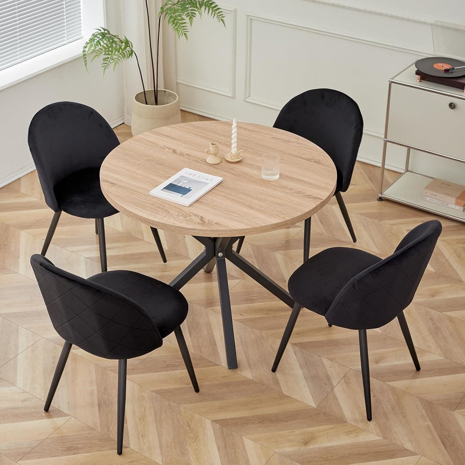 GrandCA HOME Conjunto de Mesa y Sillas de Comedor, Mesa Redonda de 100 cm y 4 Sillas de Terciopelo Nórdico, Ideal para Salón, Comedor y Cocina (Veta de Madera Clara + Negro)