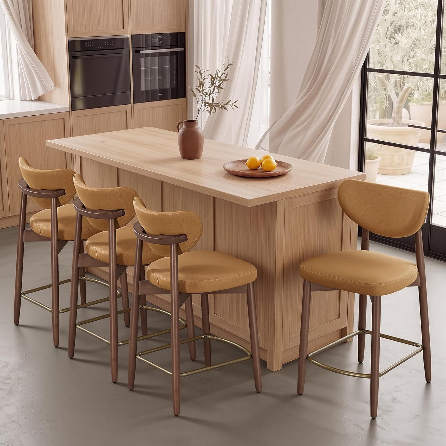 VASAGLE Juego de 4 Taburetes de Bar, Sillas Tapizadas para Cocina, con Patas de Madera Maciza, Respaldo Ergonómico, Estilo Moderno de Edad Media, Piel Sintética, Marrón Caramelo